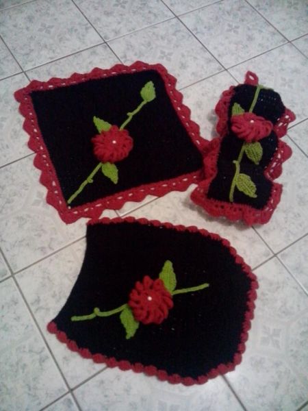 JOGO DE BANHEIRO 3 PEÇAS PRETO COM FLORES